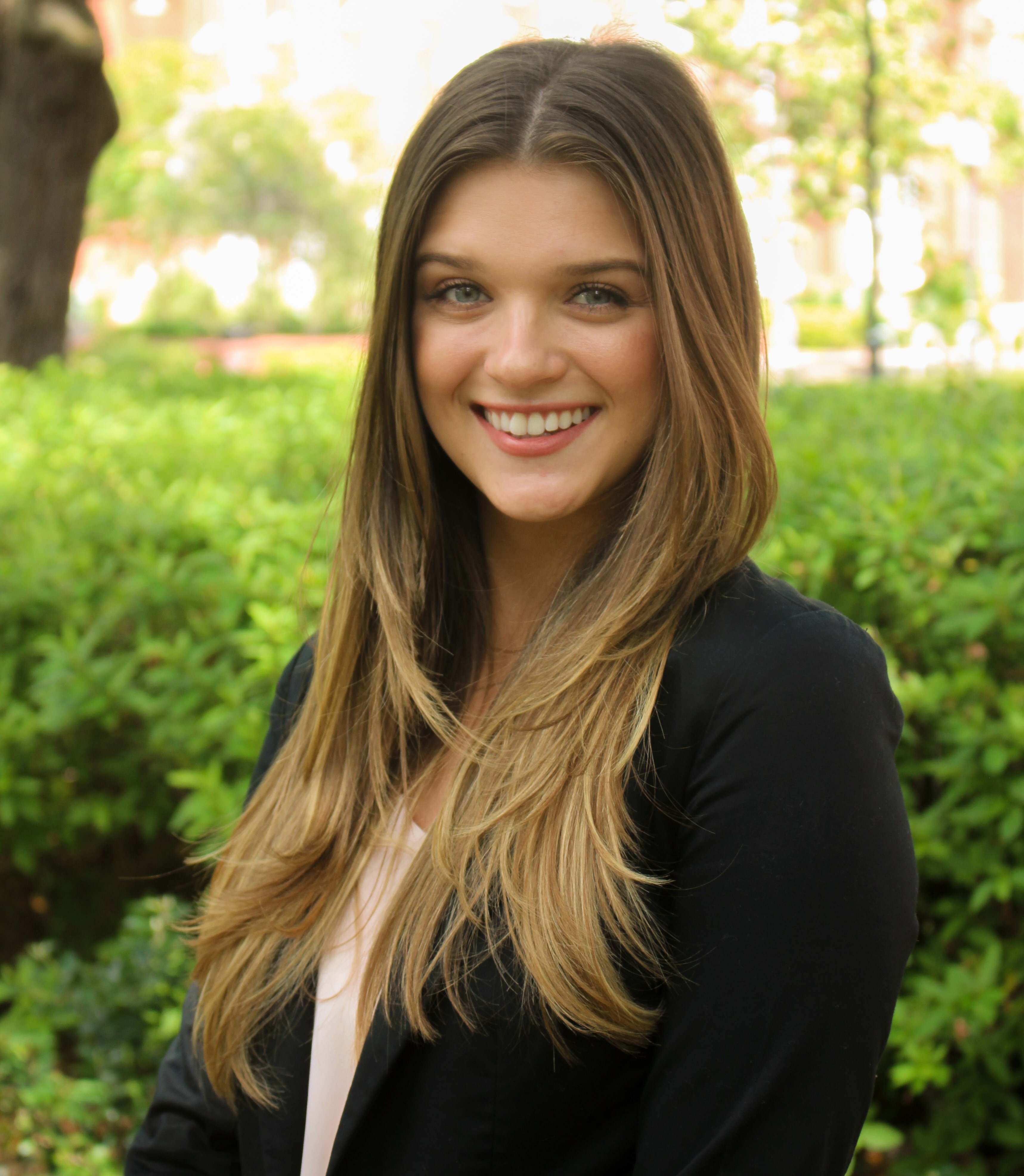 Sarah Savage headshot-1